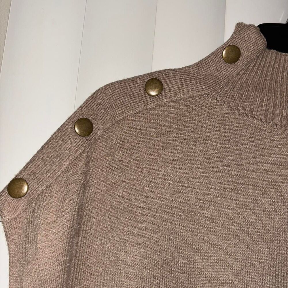 Turtle Neck with golden details